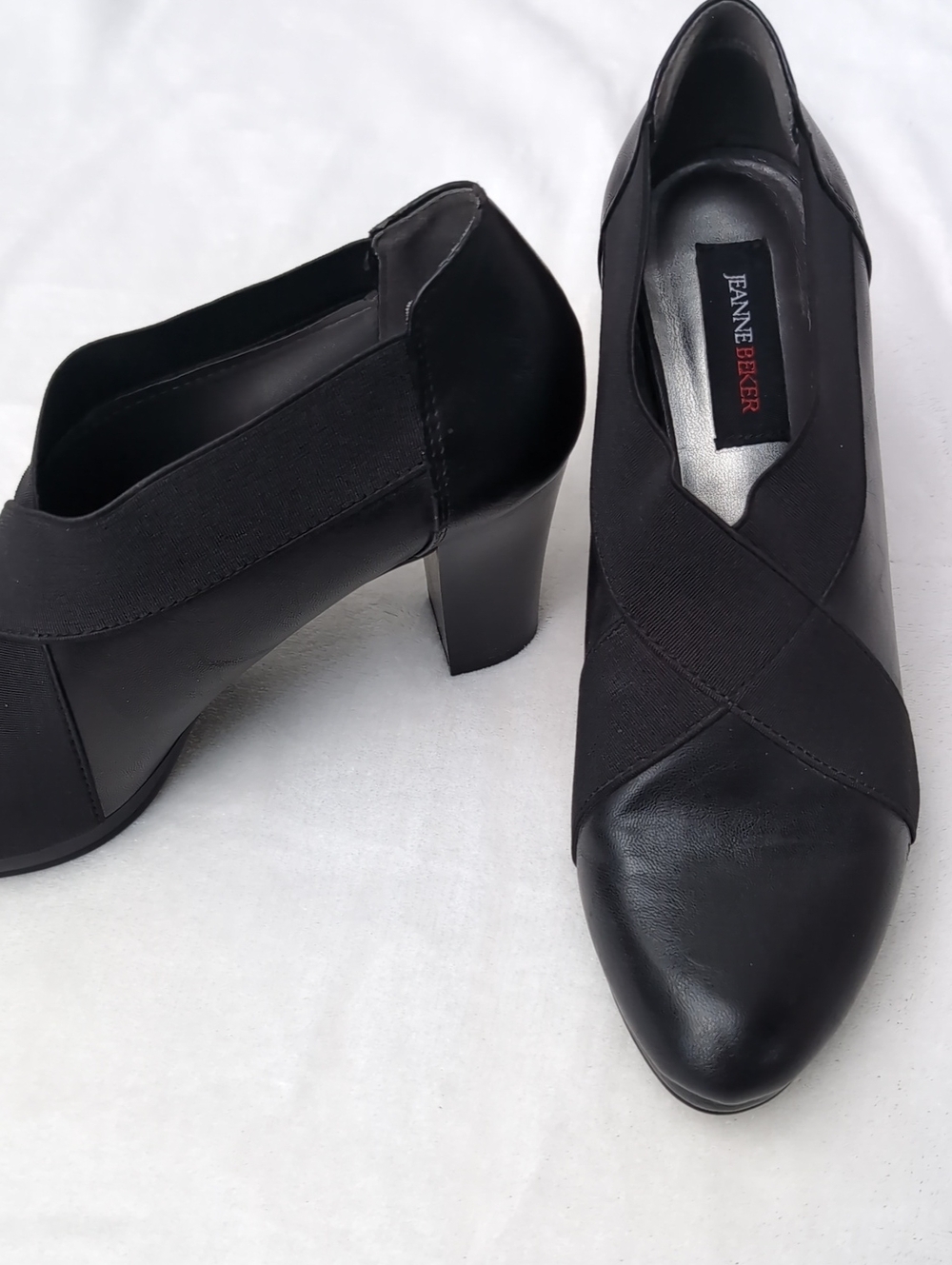 Black Crisscross Pointed Toe Mid Heel Pumps
